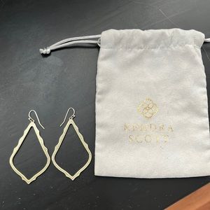 gold kendra scott earrings